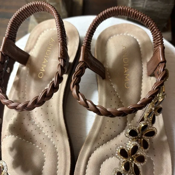 ANDIAMO BROWN SANDALS
Size 5.5
1” heel - Picture 5 of 6